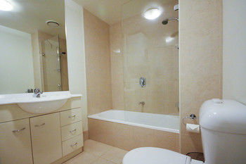 Amazing City Apartment - Accommodation Redcliffe 7