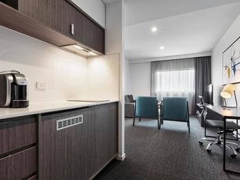 Best Western Plus Lake Kawana Hotel - Accommodation Redcliffe 2