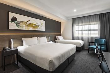 Best Western Plus Lake Kawana Hotel - Accommodation Redcliffe 9