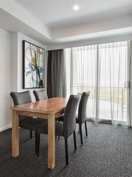 Best Western Plus Lake Kawana Hotel - Accommodation Redcliffe 15