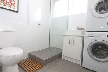 Apartment2c - Soho - Accommodation Redcliffe 3