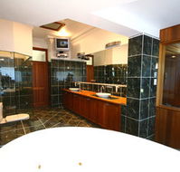 Relaxin - Accommodation Redcliffe