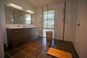 Moonee Beach Executive Retreat - Accommodation Redcliffe 2