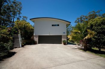 Moonee Beach Executive Retreat - Accommodation Redcliffe 4