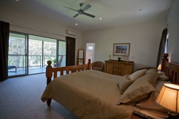 Moonee Beach Executive Retreat - Accommodation Redcliffe 7