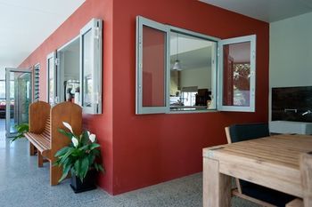 Moonee Beach Executive Retreat - Accommodation Redcliffe 10
