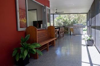 Moonee Beach Executive Retreat - Accommodation Redcliffe 11