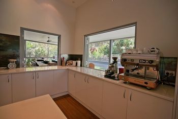 Moonee Beach Executive Retreat - Accommodation Redcliffe 20