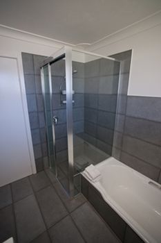 Emerald Views - Accommodation Redcliffe 2