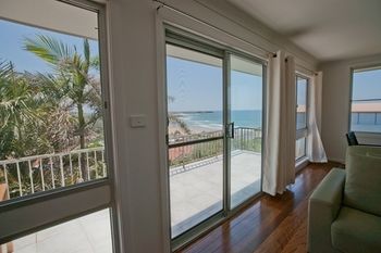 Emerald Views - Accommodation Redcliffe 8