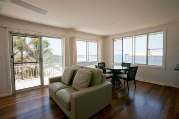 Emerald Views - Accommodation Redcliffe 9