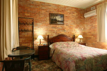 CBC Bed & Breakfast & Cafe - Accommodation Redcliffe 4