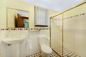 CBC Bed & Breakfast & Cafe - Accommodation Redcliffe 11