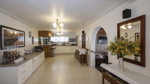 BEST WESTERN Applegum Inn - Accommodation Redcliffe 0