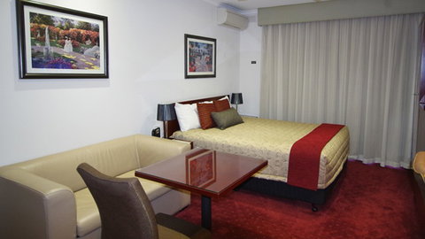 BEST WESTERN Ensenada Motor Inn - Accommodation Redcliffe 0