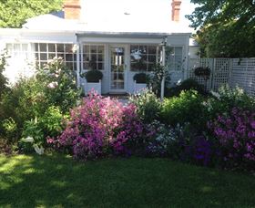 White Dove Cottage Bed And Breakfast - Accommodation Redcliffe 1