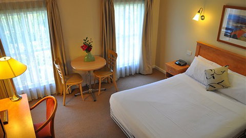 Glen Inn Motel & Apartments - Accommodation Redcliffe 0