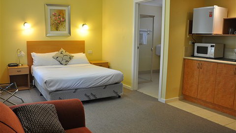 Glen Inn Motel & Apartments - Accommodation Redcliffe 2