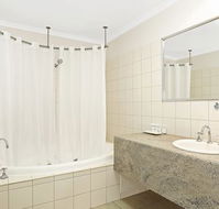 Quality Inn  Suites The Menzies - Accommodation Redcliffe
