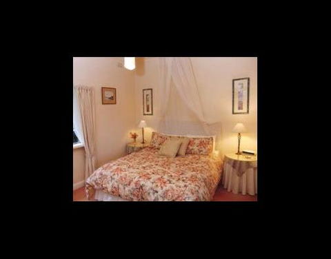 A Country House At Winstanley - Accommodation Redcliffe 0