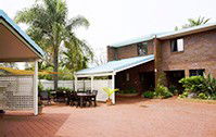 Cleveland Visitor Villas Motel - Accommodation Redcliffe 1