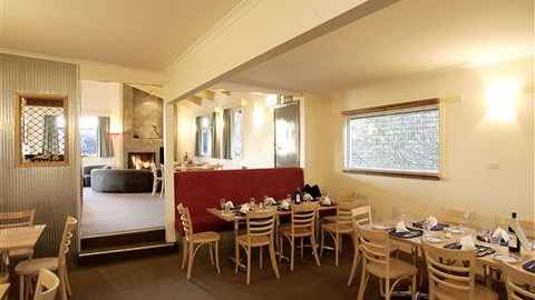 Cooroona Lodge - Accommodation Redcliffe 0