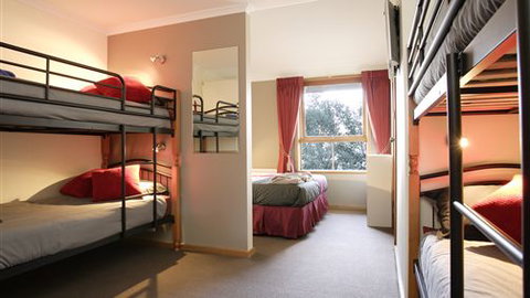 Cooroona Lodge - Accommodation Redcliffe 1