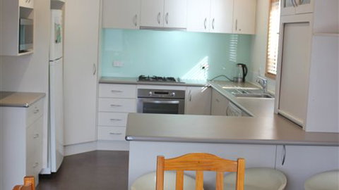Cooroona Lodge - Accommodation Redcliffe 2