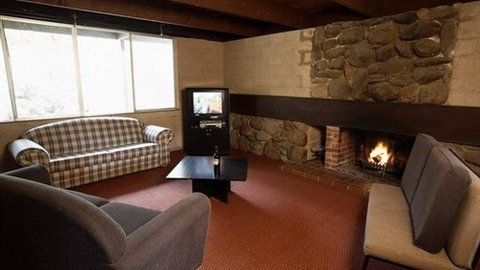 Mountain View Retreat - Accommodation Redcliffe 2