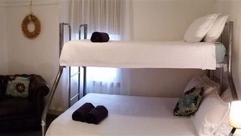 Lakeside Vista Holiday House - Accommodation Redcliffe 3