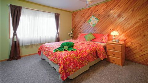 Long John Silver's Surf Retreat - Accommodation Redcliffe 2