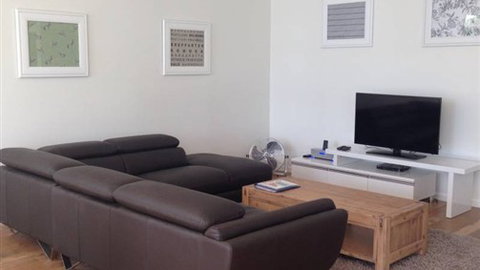 28 Graham Ave - Accommodation Redcliffe 4