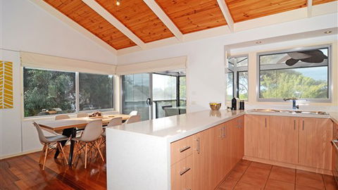 Barrakee Beach House - Anglesea - Accommodation Redcliffe 1