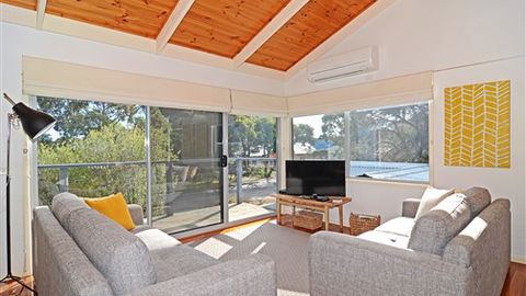 Barrakee Beach House - Anglesea - Accommodation Redcliffe 0