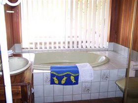 Botts Beach Retreat - Accommodation Redcliffe 3