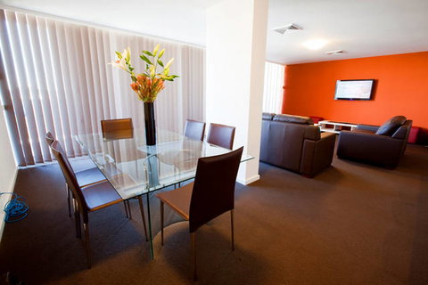 B7 Honeysuckle Apartments - Accommodation Redcliffe 7