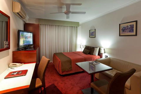 BEST WESTERN Ensenada Motor Inn & Suites - Accommodation Redcliffe 0
