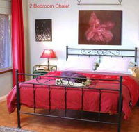 Bettenay's Lakeside Loft Spa Apartment - Accommodation Redcliffe