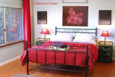Bettenay's Lakeside Loft Spa Apartment - Accommodation Redcliffe 0