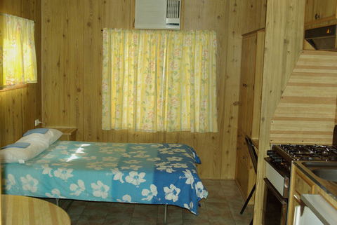 Crocodile Caravan  & Camping Park - Accommodation Redcliffe 3
