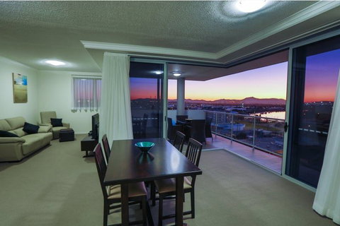 Curtis Central Apartments - Accommodation Redcliffe 0
