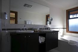 Lazy River Boutique Bed And Breakfast - Accommodation Redcliffe 4