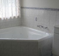 Macburn Self Contained Cottages Dog Friendly - Accommodation Redcliffe