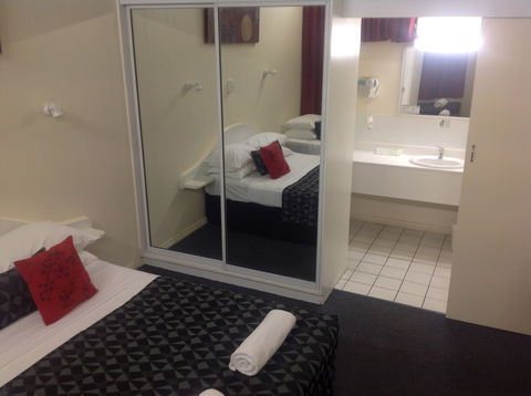Parkside Motel & Licensed Restaurant - Accommodation Redcliffe 3