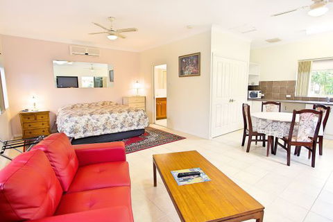 Bonville Lodge - Accommodation Redcliffe 7