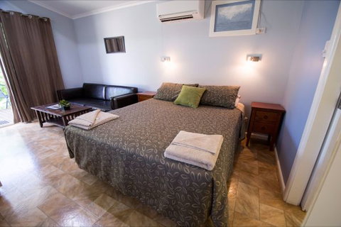 Daly Waters Historic Pub - Accommodation Redcliffe 10