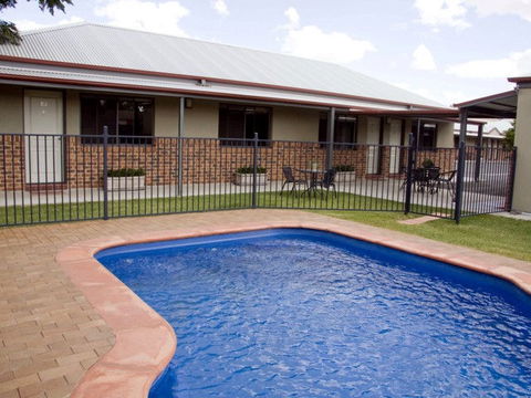 Saltbush Motor Inn - Accommodation Redcliffe 1