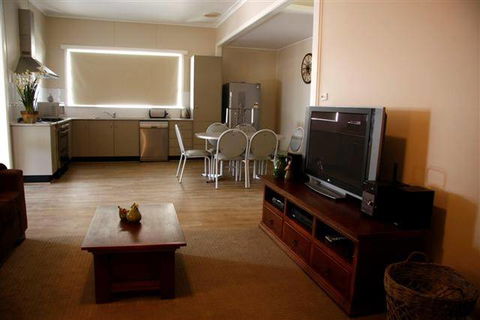 Saltbush Motor Inn - Accommodation Redcliffe 2