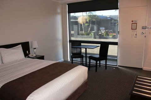 Sunshine Motor Inn - Accommodation Redcliffe 0