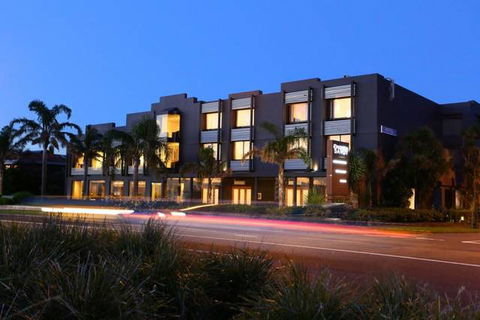 The Brighton Savoy Hotel - Accommodation Redcliffe 0